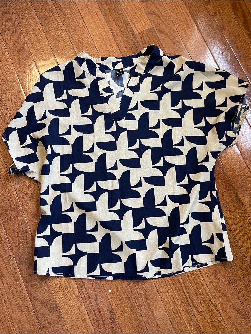 Geometric V-Neck Short Sleeve Blouse - Navy & Cream